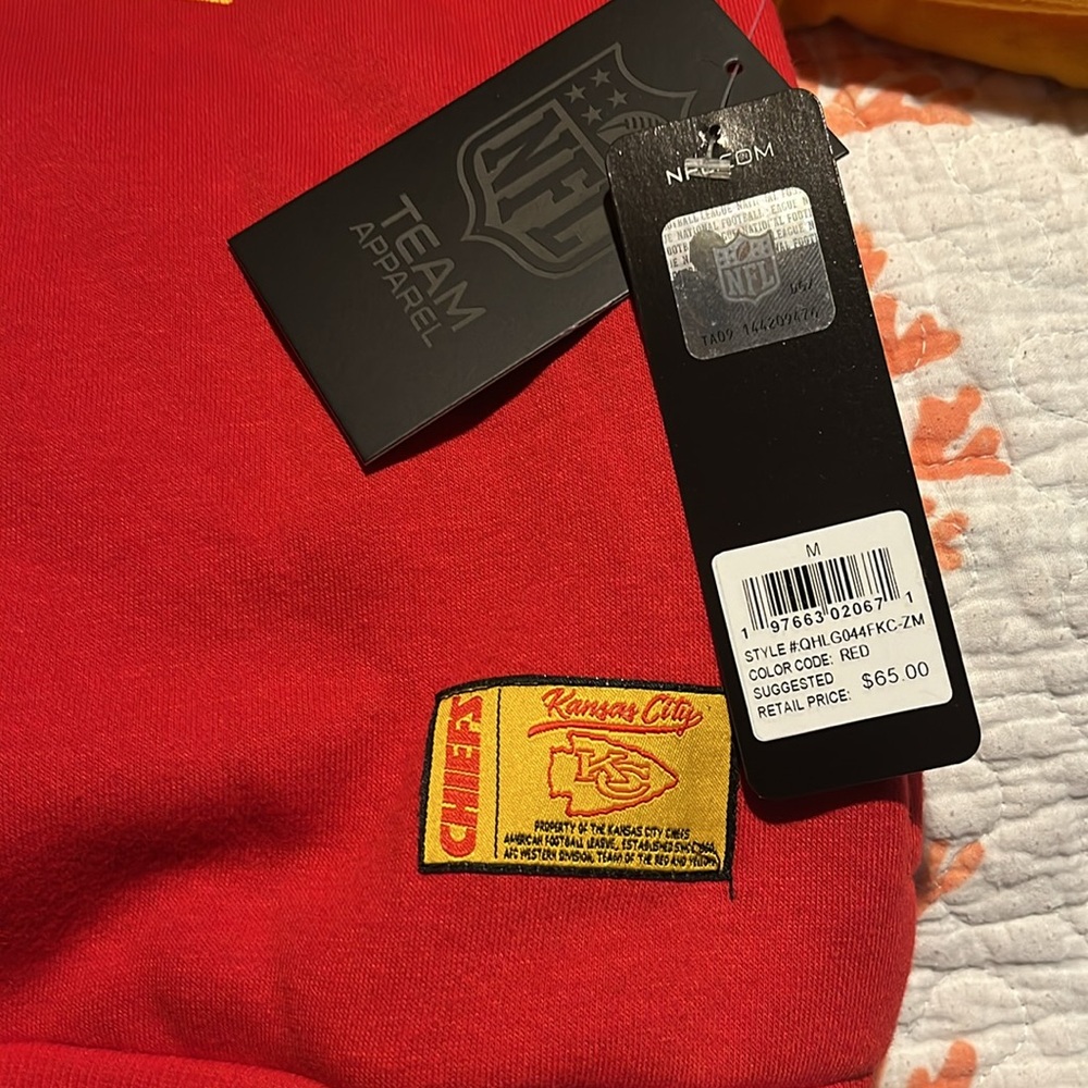 Kansas City Chiefs Hoodie NEW! Size Medium. See photos. - Picture 2 of 5